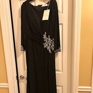 New with Tags Size 12 Mac Duggal Black Full Length Evening Dress Formal
